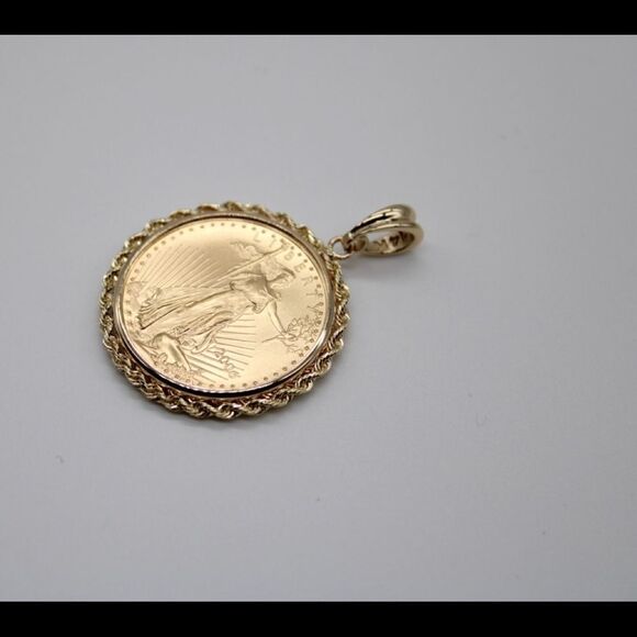 New 22k gold American Eagle 1/2 ounce coin mounted in 14k gold coin bezel - Picture 6 of 16